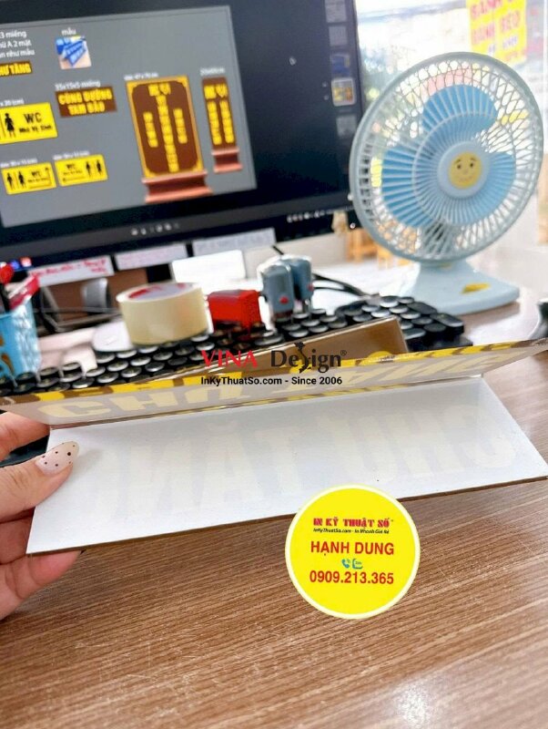 In bảng thông tin Mica chữ A để bàn chức danh Chư Tăng, standee Mica để bàn 2 mặt xem - INKTS3862