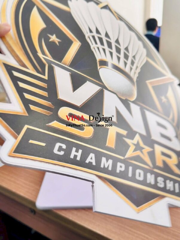 In standee Formex để bàn logo giải đấu cầu lông badminton - INKTS3895