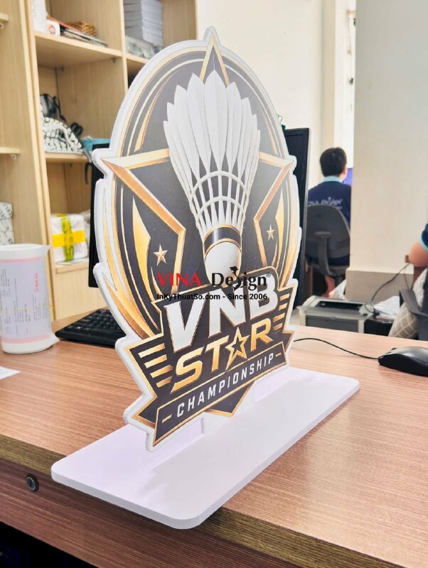 In standee Formex để bàn logo giải đấu cầu lông badminton - INKTS3895