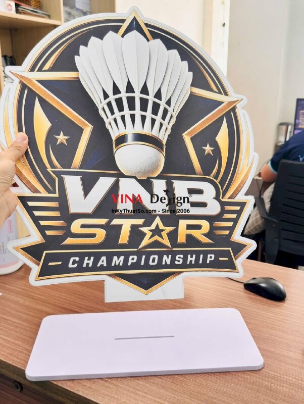 In standee Formex để bàn logo giải đấu cầu lông badminton - INKTS3895