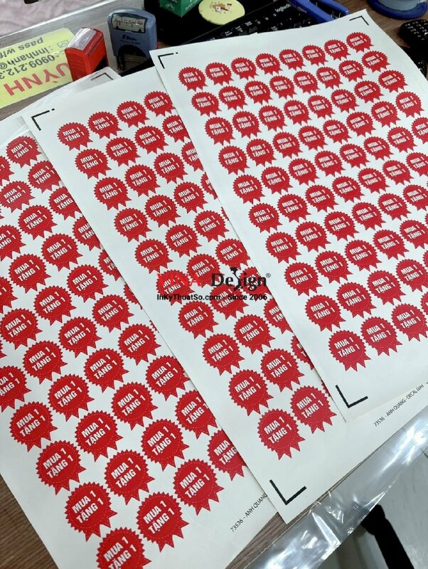 In tem khuyến mãi mua 1 tặng 1, sticker khuyến mãi bóc dán dễ dàng - INKTS895