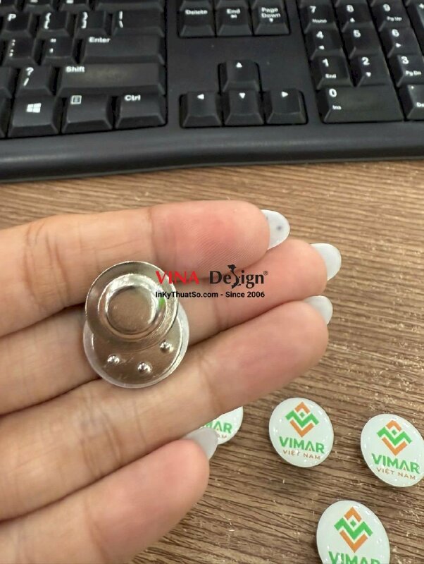 In logo huy hiệu cài áo cho công ty nông nghiệp sản phẩm thú y, thủy sản, huy hiệu gắn nam châm - INKTS3924