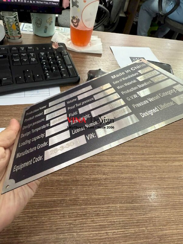 In nametag bảng inox xước in UV phẳng, gắn bồn LPG chở khí hóa lỏng - INKTS3921