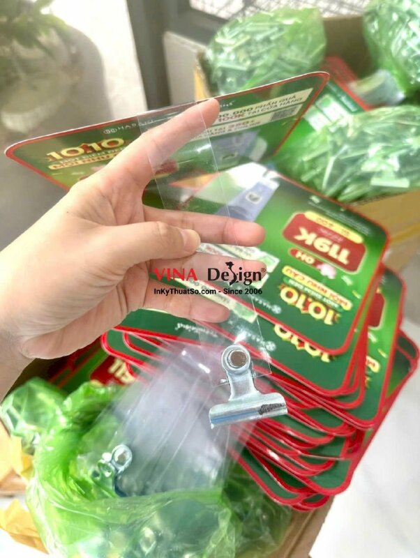 In Wobbler dây kẹp nhựa trong giới thiệu sản phẩm dược mỹ phẩm - INKTS3918